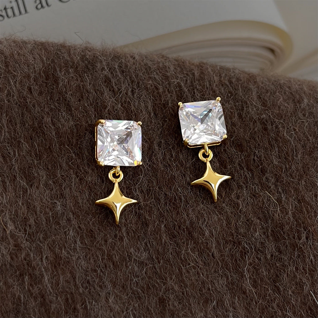 A廠 【5040】時尚高級感個性芒星幾何方形鋯石新款耳環耳環飾品供應鏈
 26.03-3