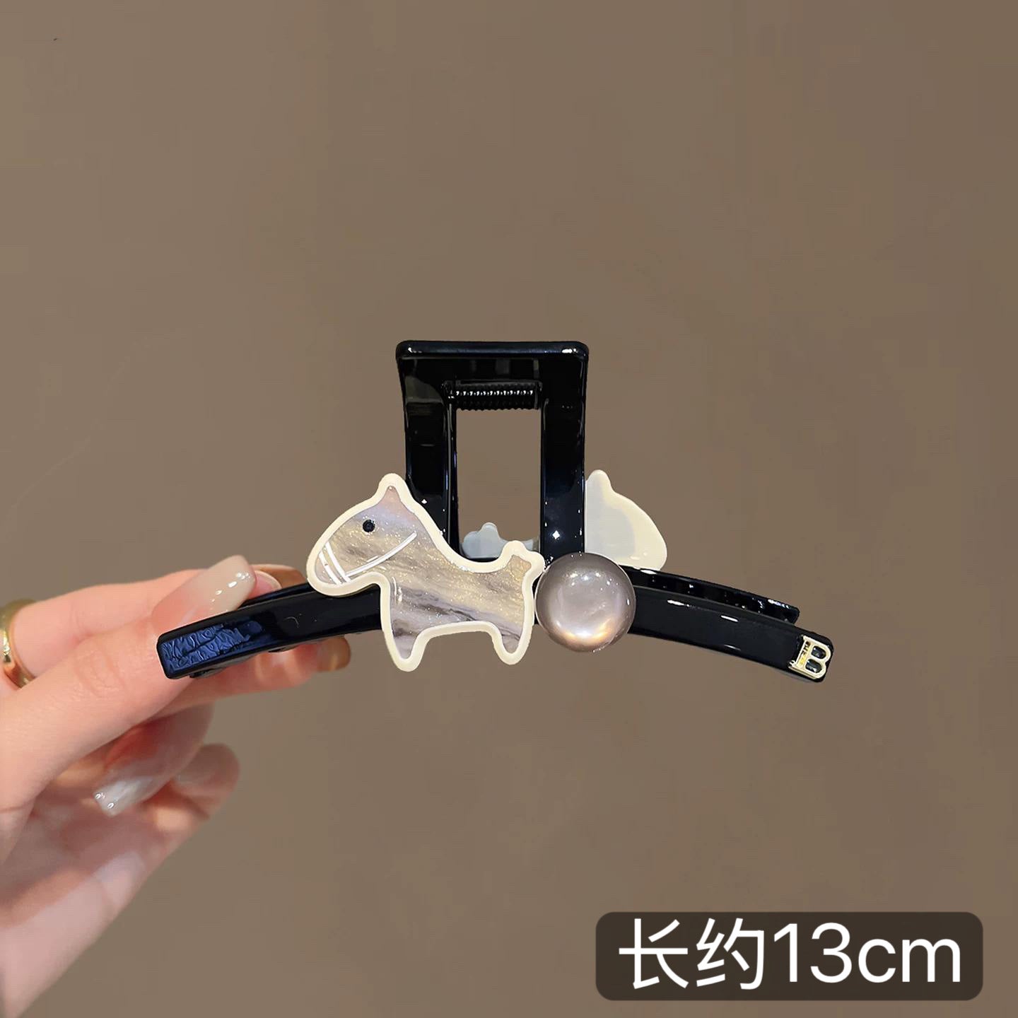 C廠【X346】韓版2026新款小馬黑色抓夾品質壓克力盤髮夾後腦勺大鯊魚夾髮飾
 26.06-1「C廠-單筆結帳需滿，NT$500出貨(不含運費)」