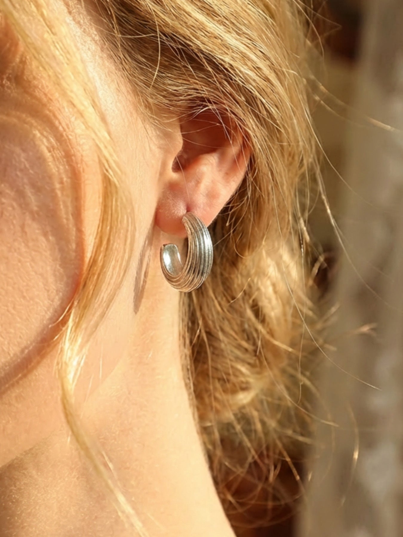 B廠【F029】歐美小眾設計感條紋C型耳環不鏽鋼鍍金小耳圈個性時尚百搭耳飾女
 26.02-1