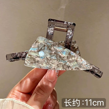 C廠【X388】 醋酸三角閃鑽半紮髮鯊魚夾
 26.09-4「C廠-單筆結帳需滿，NT$500出貨(不含運費)」