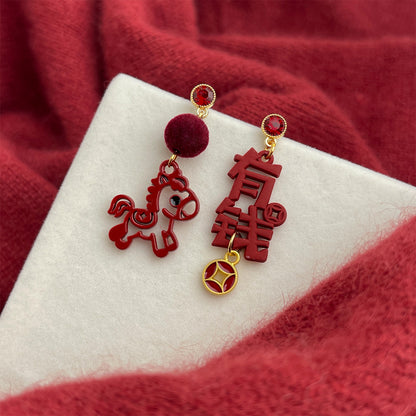 A廠【7375】馬上有錢國潮剪紙馬烤漆質感新年紅個性小眾民族風耳飾耳環女
 26.01-4