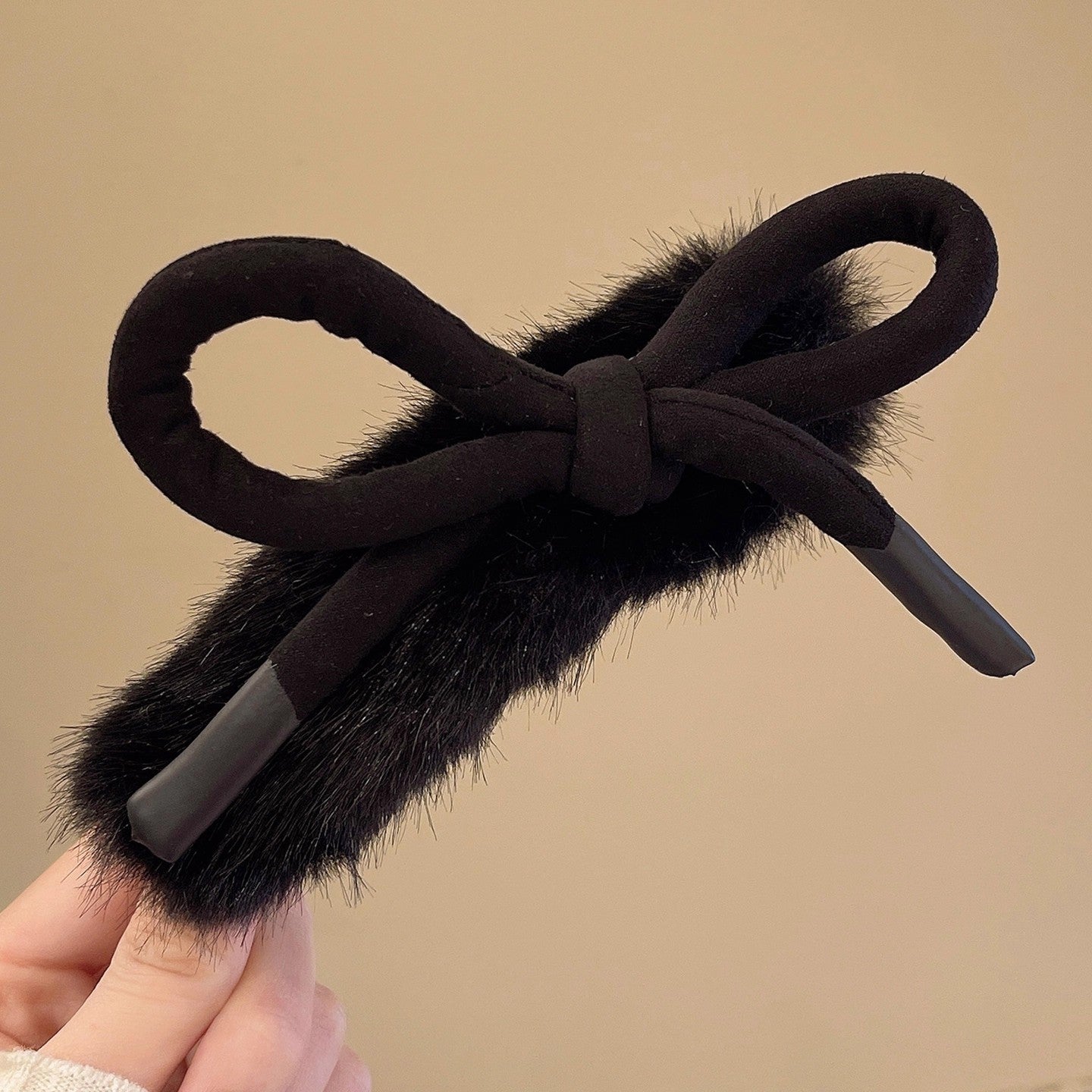 C廠【Y933】氣質蝴蝶結毛絨鴨嘴夾髮夾女大號抓夾2025新款高端後腦勺一字頭飾
 25.12-3「C廠-單筆結帳需滿，NT$500出貨(不含運費)」