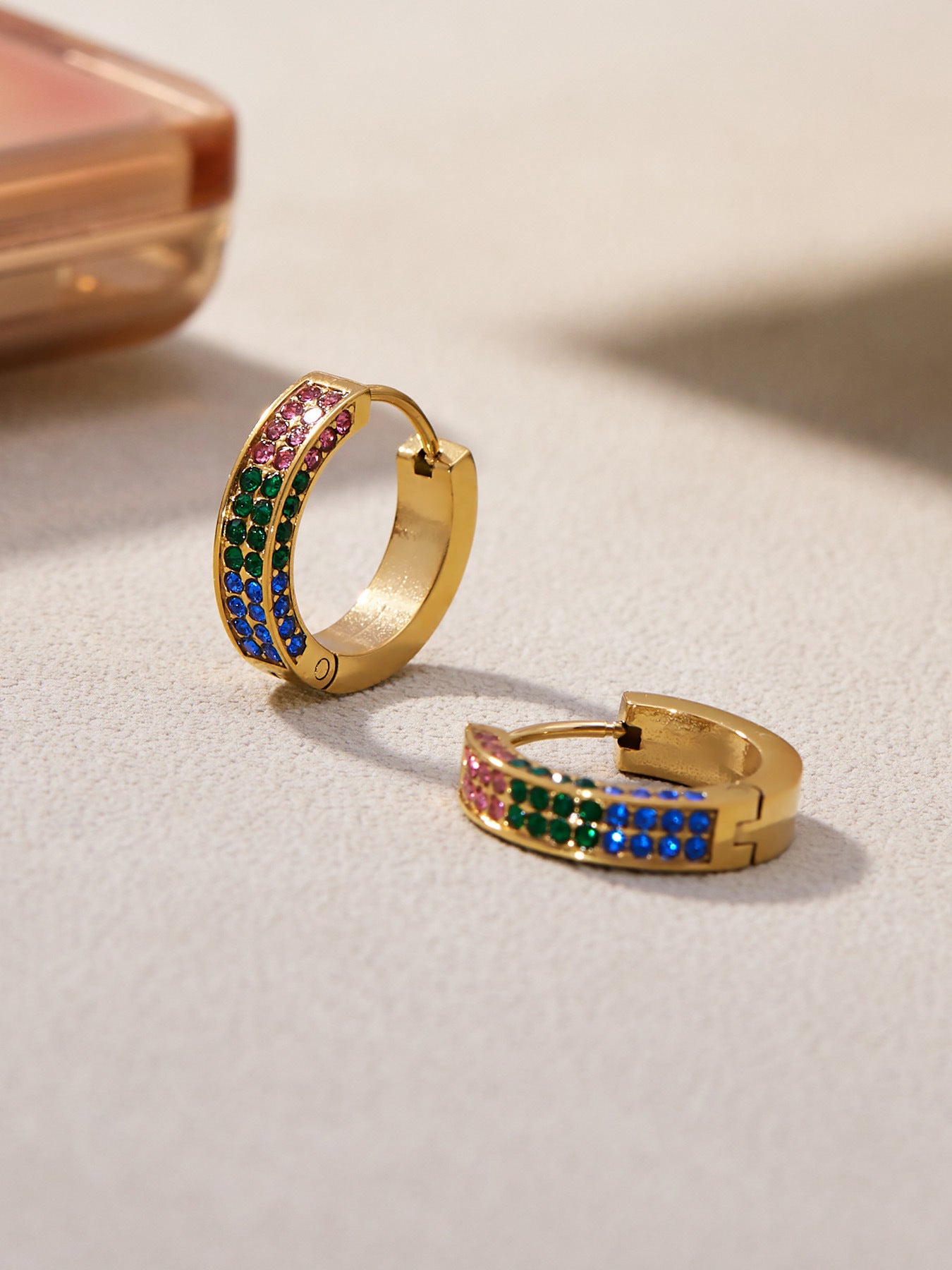 B廠【F930】ins風高品質彩色5A鋯石圓圈卡扣耳環不鏽鋼鍍18k真金耳飾女
 25.11-2